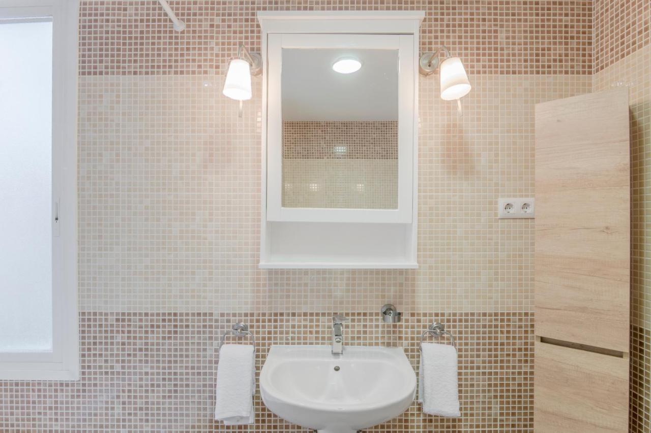 Cross Check Descalzas Reales Apartment Madrid Exterior foto